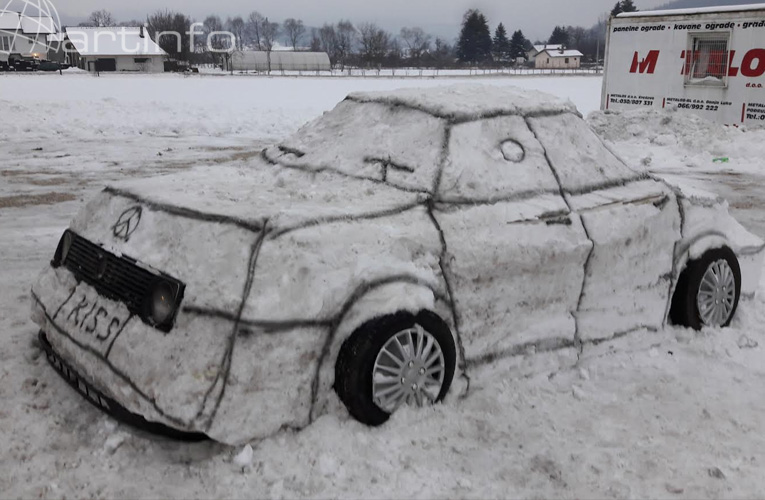 automobil od snijega