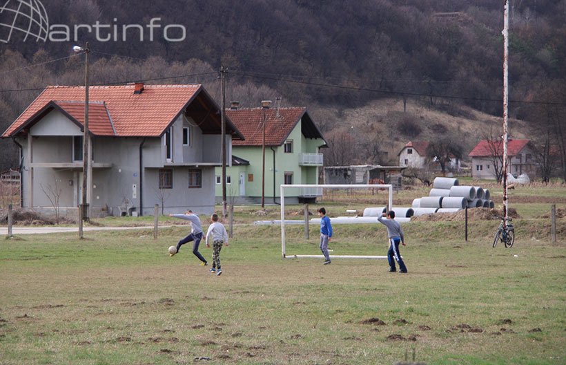 djeca nogomet igra