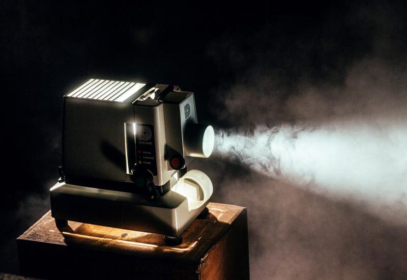 Kino-projektor-mrak.jpg