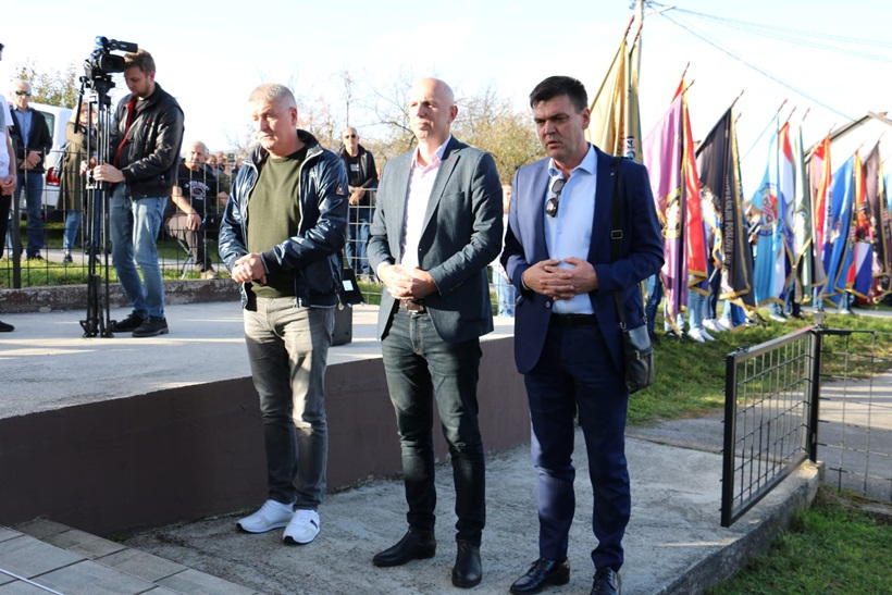 31dacddc-b4de-4991-85ef-d6ff3c80d7c5.jpg