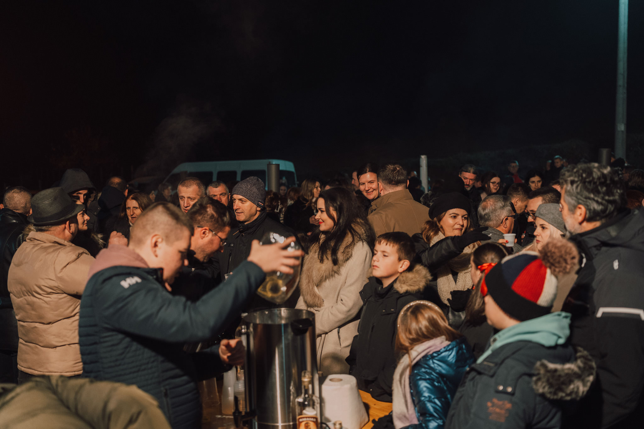 Čestit_Božić_dobri_ljudi__Božićni_koncert_u_Barama_oduševio_prepunu_crkvu25.jpg