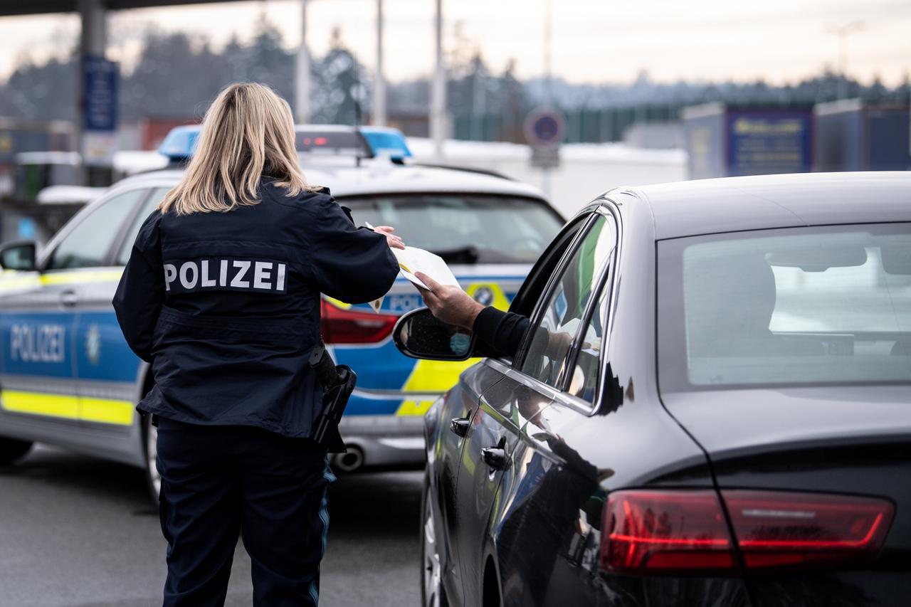 POLIZEI-NJEMMM.jpeg