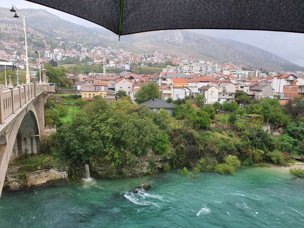 mostar_kisa_most.jpg