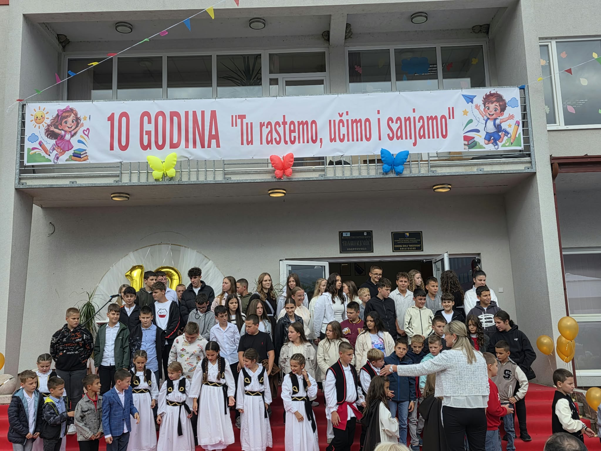 0098b499-e8b1-4cbf-9d7f-ecf7a63a38b6.jpg