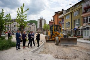 Predsjednica_Bradara_i_ministar_Nedic_u_Novom_Travniku1090